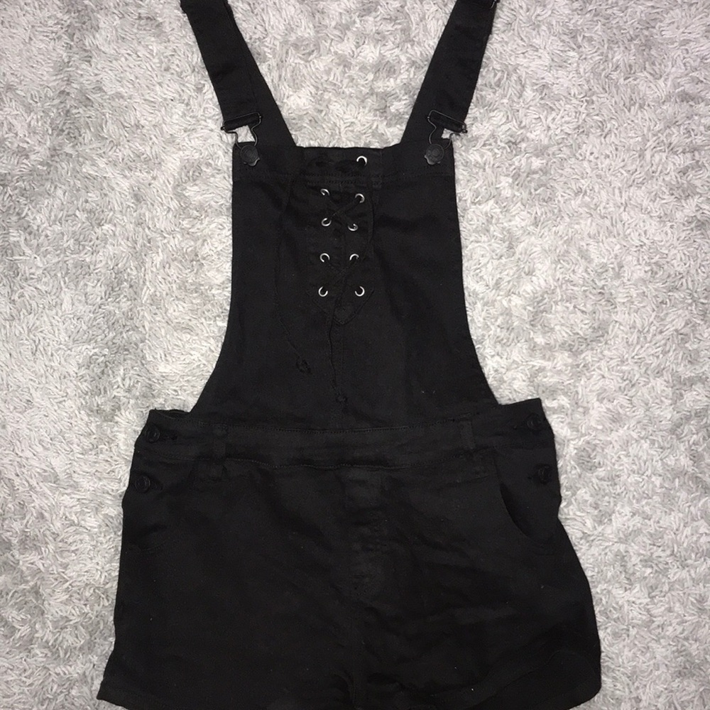 Blk overalls (crosses in back) tie up in front